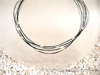 Collier aus schwarzem Pferdehaar mit 11 Süßwasserzuchtperlen